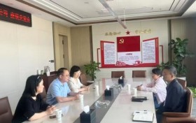 中国人寿财险武汉市中心支公司与湖北捷龙交通运业有限公司开展座谈交流