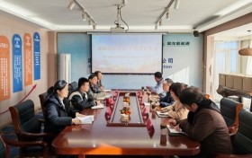 中国人寿财险武汉市中心支公司与湖北美龙新能源公司携手开展公益合作